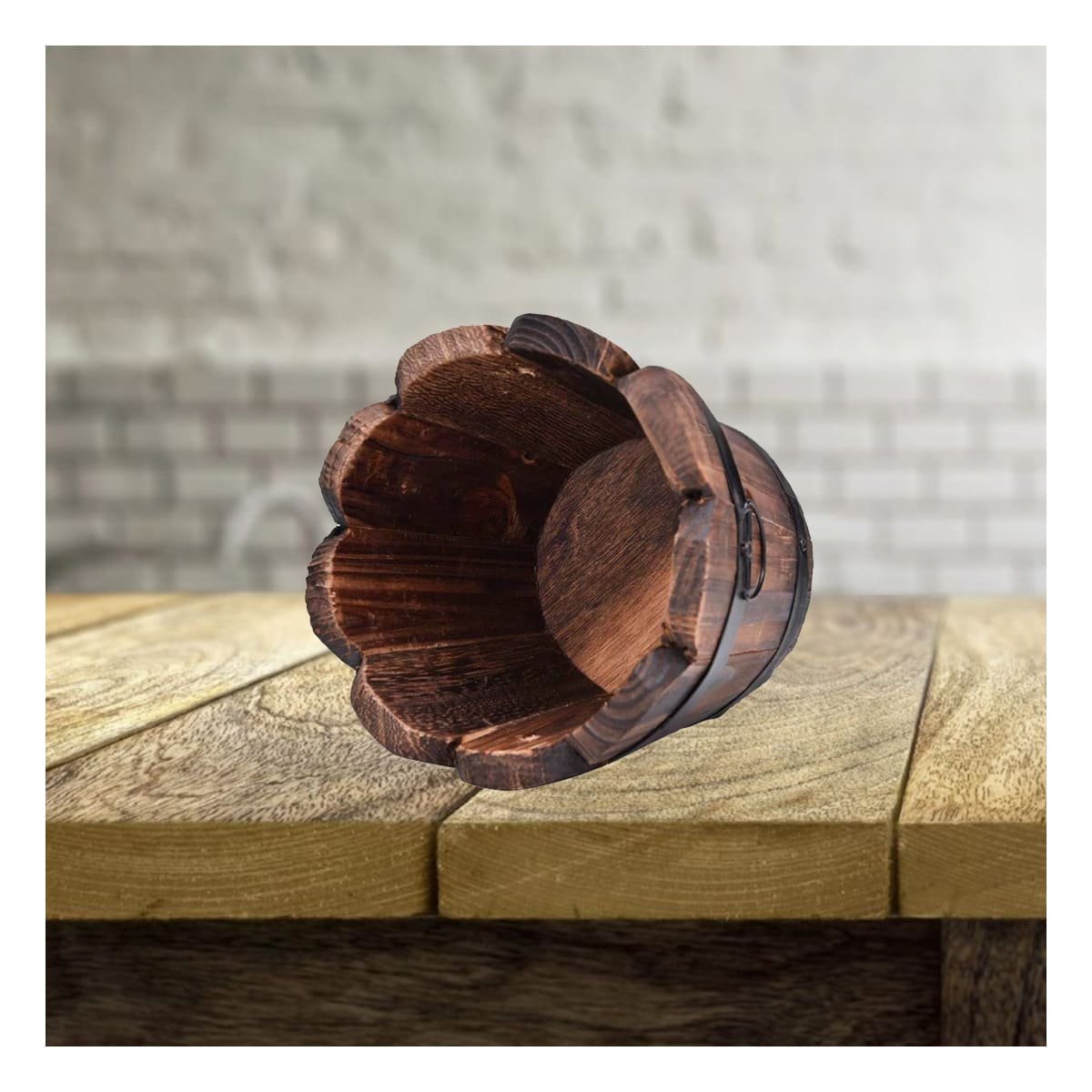 Recipiente Artesanal de Madera Estilo Barril con Borde Ondeado Marron